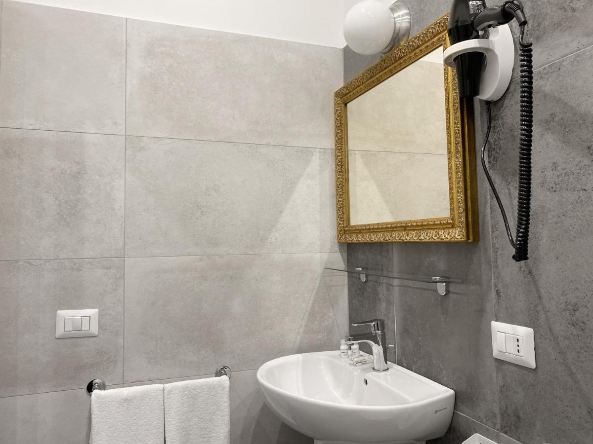 Piazza Bovio 22 Hotel Napoli Ngoại thất bức ảnh